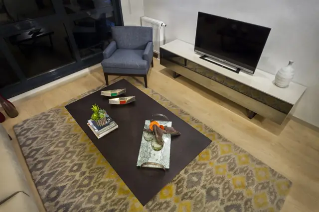 Show flat